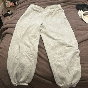 Aritzia TNA Sweatfleece Terry fleece mega fit joggers